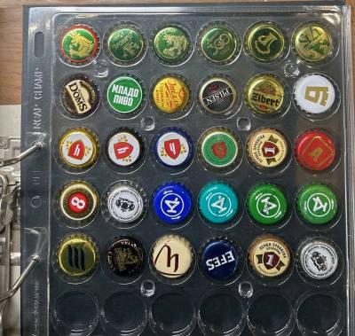 L078 COLECCIÓN ESPECTACULAR DE CHAPAS ESPAÑA/EXTRANJERAS MAS DE 2500 UND