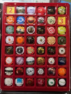 L078 COLECCIÓN ESPECTACULAR DE CHAPAS ESPAÑA/EXTRANJERAS MAS DE 2500 UND